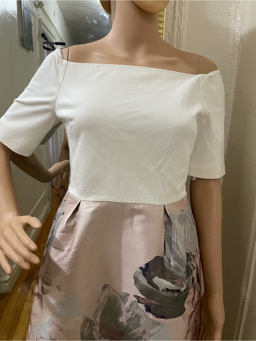 Ted Baker Blush Pink and Ivory Satin Lined Piece - Picture 6 of 16
